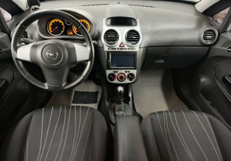 Подержанный автомобиль Opel Corsa 2010 года (10 фото)