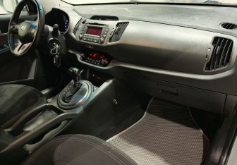 Подержанный автомобиль Kia Sportage 2011 года (12 фото)