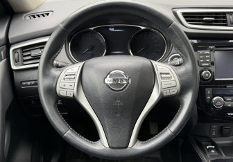 Подержанный автомобиль Nissan X-Trail 2015 года (16 фото)