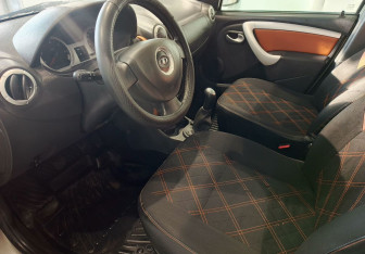 Подержанный автомобиль LADA (ВАЗ) Largus Wagon 2016 года (12 фото)