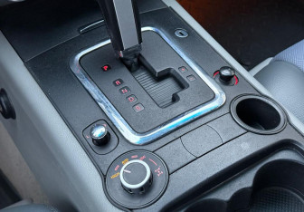 Подержанный автомобиль Volkswagen Touareg 2004 года (13 фото)