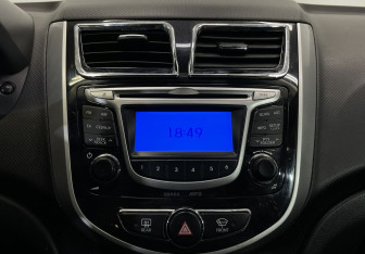 Подержанный автомобиль Hyundai Solaris Hatchback 2013 года (16 фото)