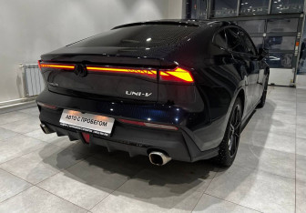 Подержанный автомобиль Changan UNI-V 2022 года (4 фото)