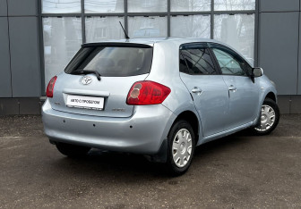 Подержанный автомобиль Toyota Auris Hatchback 2008 года (6 фото)