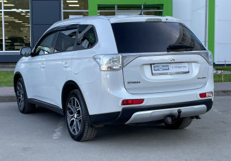 Подержанный автомобиль Mitsubishi Outlander 2014 года (7 фото)
