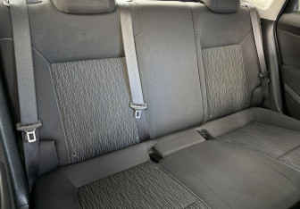 Подержанный автомобиль Opel Astra Sedan 2013 года (11 фото)