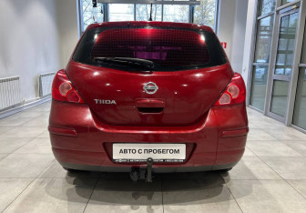 Подержанный автомобиль Nissan Tiida Hatchback 2007 года (8 фото)