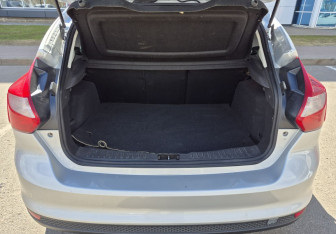 Подержанный автомобиль Ford Focus Hatchback 2011 года (16 фото)