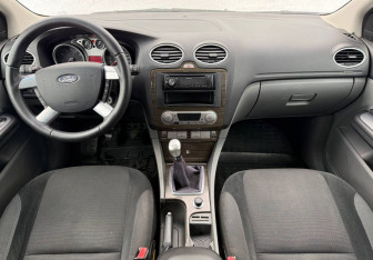 Подержанный автомобиль Ford Focus Sedan 2008 года (9 фото)
