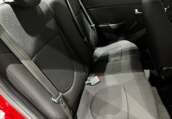 Подержанный автомобиль Kia Rio Sedan 2013 года (13 фото)