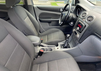 Подержанный автомобиль Ford Focus Hatchback 2010 года (11 фото)