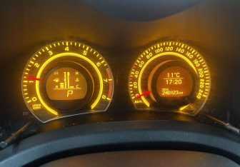 Подержанный автомобиль Toyota Auris Hatchback 2008 года (13 фото)