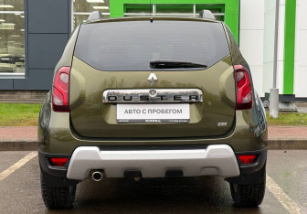 Подержанный автомобиль Renault Duster 2017 года (5 фото)