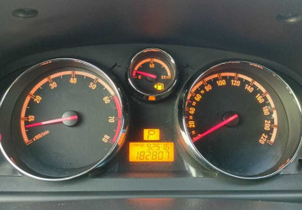 Подержанный автомобиль Opel Antara 2011 года (13 фото)