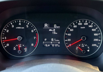 Подержанный автомобиль Kia Rio Hatchback 2020 года (13 фото)