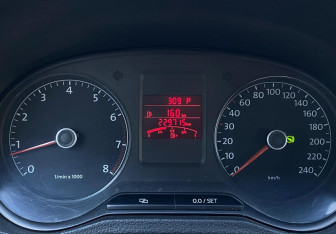 Подержанный автомобиль Volkswagen Polo Sedan 2011 года (12 фото)