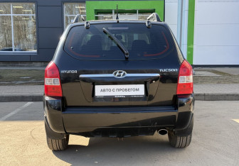 Подержанный автомобиль Hyundai Tucson 2007 года (6 фото)