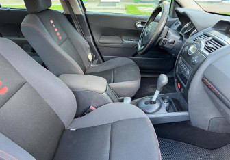 Подержанный автомобиль Renault Megane Sedan 2007 года (10 фото)