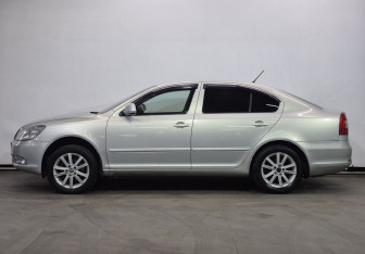 Подержанный автомобиль Skoda Octavia Wagon 2013 года (8 фото)