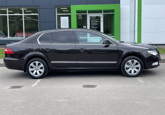 Подержанный автомобиль Skoda Superb Liftback 2012 года (4 фото)