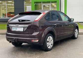 Подержанный автомобиль Ford Focus Hatchback 2009 года (6 фото)