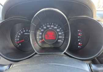 Подержанный автомобиль Kia Rio Sedan 2012 года (13 фото)