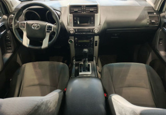 Подержанный автомобиль Toyota Land Cruiser Prado 2010 года (11 фото)