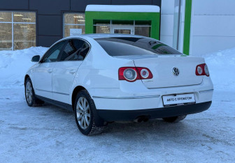 Подержанный автомобиль Volkswagen Passat Sedan 2008 года (7 фото)