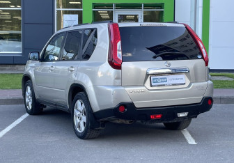 Подержанный автомобиль Nissan X-Trail 2011 года (7 фото)