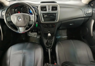 Подержанный автомобиль Renault Logan Sedan 2017 года (12 фото)
