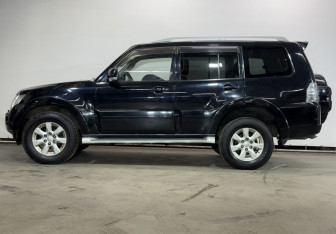 Подержанный автомобиль Mitsubishi Pajero 2011 года (8 фото)