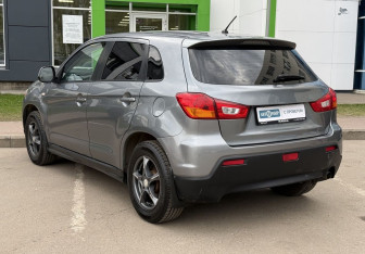 Подержанный автомобиль Mitsubishi ASX 2010 года (7 фото)