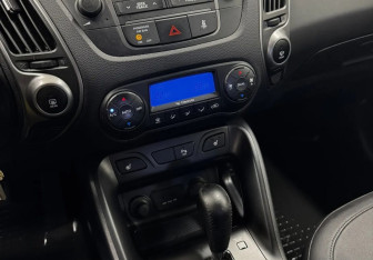 Подержанный автомобиль Hyundai ix35 2013 года (11 фото)