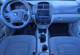 Подержанный автомобиль Kia Cerato Hatchback 2005 года (9 фото)