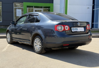 Подержанный автомобиль Volkswagen Jetta Sedan 2009 года (7 фото)