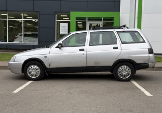 Подержанный автомобиль LADA (ВАЗ) 2111 2004 года (8 фото)