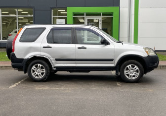 Подержанный автомобиль Honda CR-V 2002 года (4 фото)