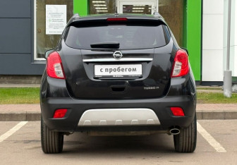 Подержанный автомобиль Opel Mokka 2013 года (6 фото)