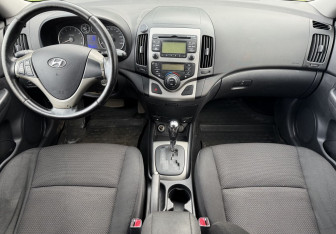 Подержанный автомобиль Hyundai i30 Hatchback 2009 года (9 фото)