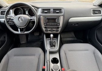 Подержанный автомобиль Volkswagen Jetta Sedan 2017 года (9 фото)