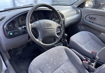 Подержанный автомобиль Kia Spectra Sedan 2008 года (11 фото)