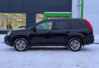 Подержанный автомобиль Nissan X-Trail 2011 года (8 фото)