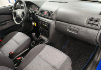 Подержанный автомобиль Skoda Octavia Liftback 2008 года (11 фото)