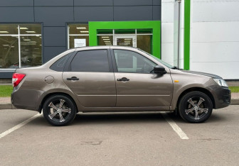 Подержанный автомобиль LADA (ВАЗ) Granta Sedan 2017 года (5 фото)