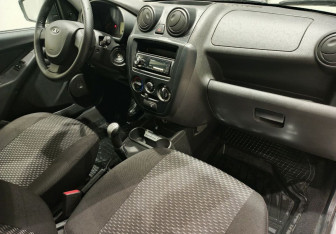 Подержанный автомобиль LADA (ВАЗ) Granta Sedan 2017 года (12 фото)