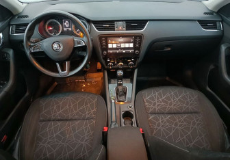 Подержанный автомобиль Skoda Octavia Liftback 2019 года (7 фото)