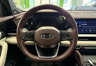 Подержанный автомобиль Geely Monjaro 2023 года (11 фото)