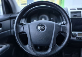 Подержанный автомобиль Kia Sportage 2007 года (12 фото)