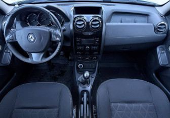 Подержанный автомобиль Renault Duster 2015 года (9 фото)