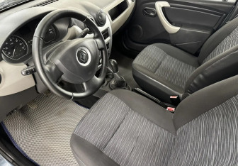 Подержанный автомобиль Renault Logan Sedan 2010 года (11 фото)